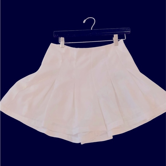 Fanco Dresses & Skirts - ❤️FLIRTY WHITE SKATER SKORT💕EXCELLENT CONDITION!
